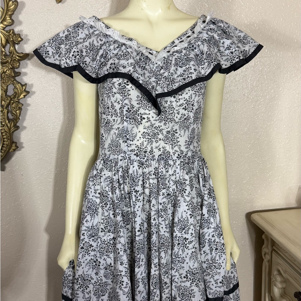 1950’s Vintage Black and White Floral Midi Dress